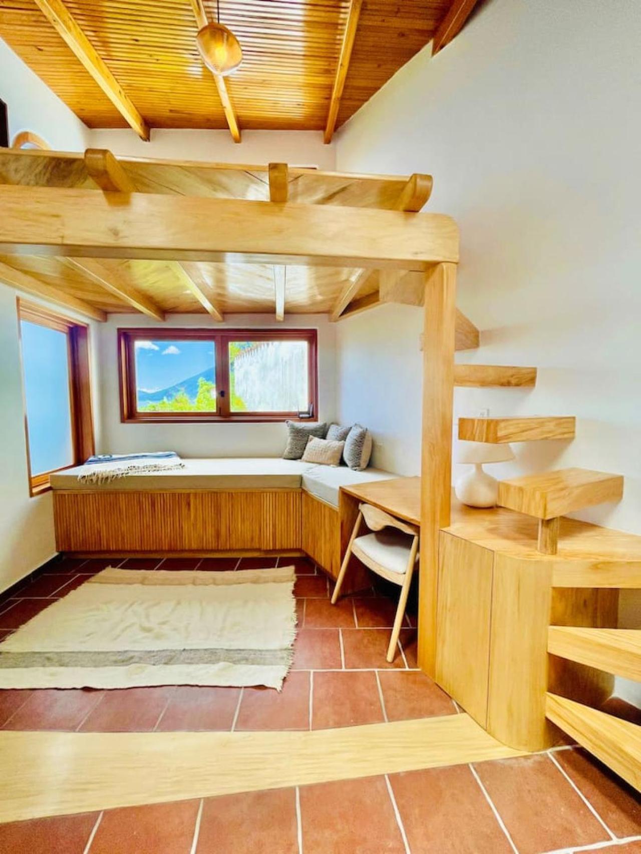 Lakefront Living Lovely Loft, San Marcos, Atitlan